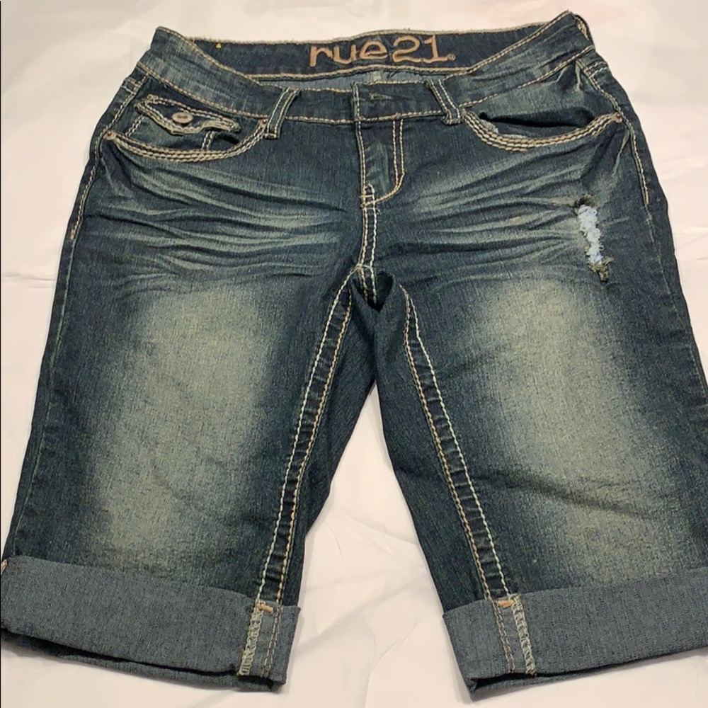 RUE21 Blue Jean Capris - Size 5/6 Curvy